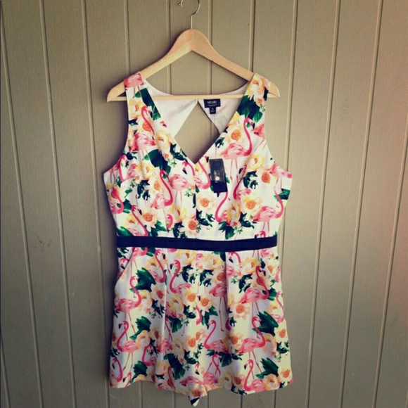 ♡HOST PICK♡ NWT Flamingo Romper Size 14 - Picture 2 of 4
